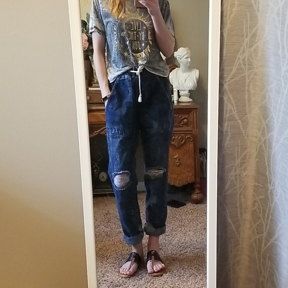 Distressed Jogger Jeans